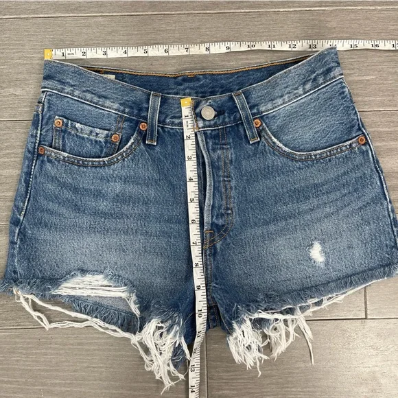 LEVI'S Premium 501 Denim Jean Short in Back To Your Heart 26 Medium Wash Boho - Picture 12 of 14